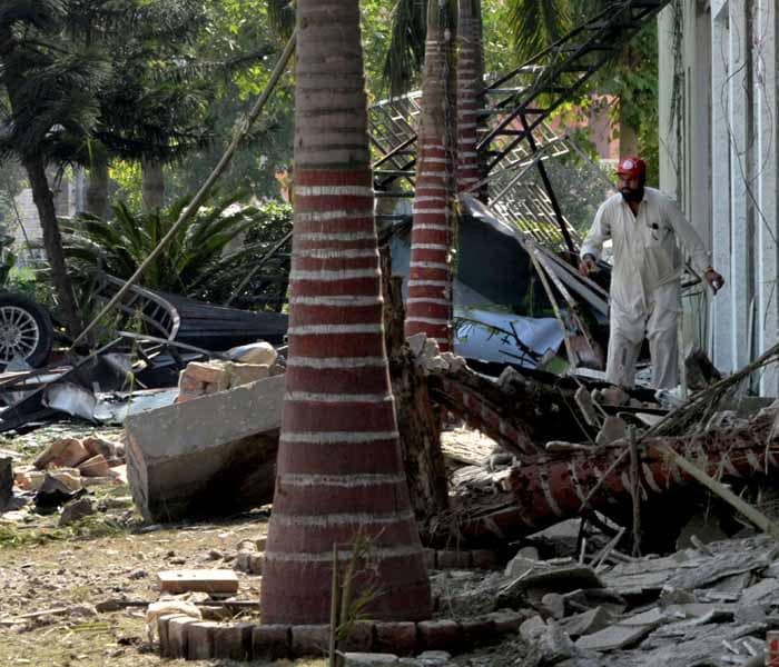 A Pakistani security official collects evidence at a bomb blast site in Peshawar on October 23, 2009. Bombers targeted an Air Force base and later an upmarket restaurant in Pakistan, unleashing fresh bloodshed in a 19-day wave of attacks that has left nearly 200 people dead.&nbsp;&nbsp;(AFP Photo)